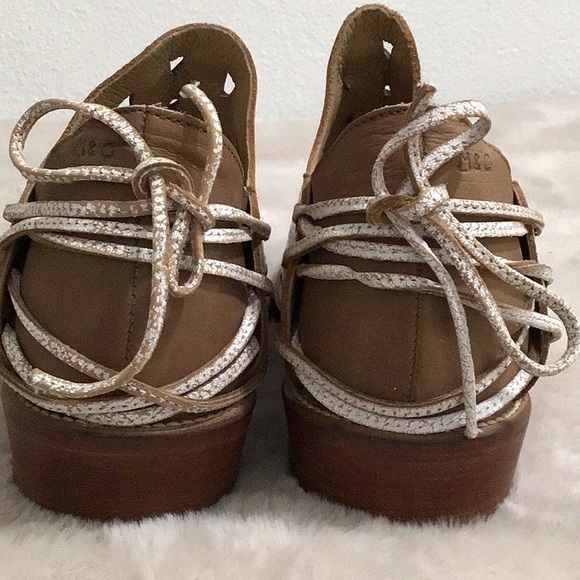 NWOT MUSSE & CLOUD Distressed Perforated Leathers Booties Lace Up - Picture 5 of 9